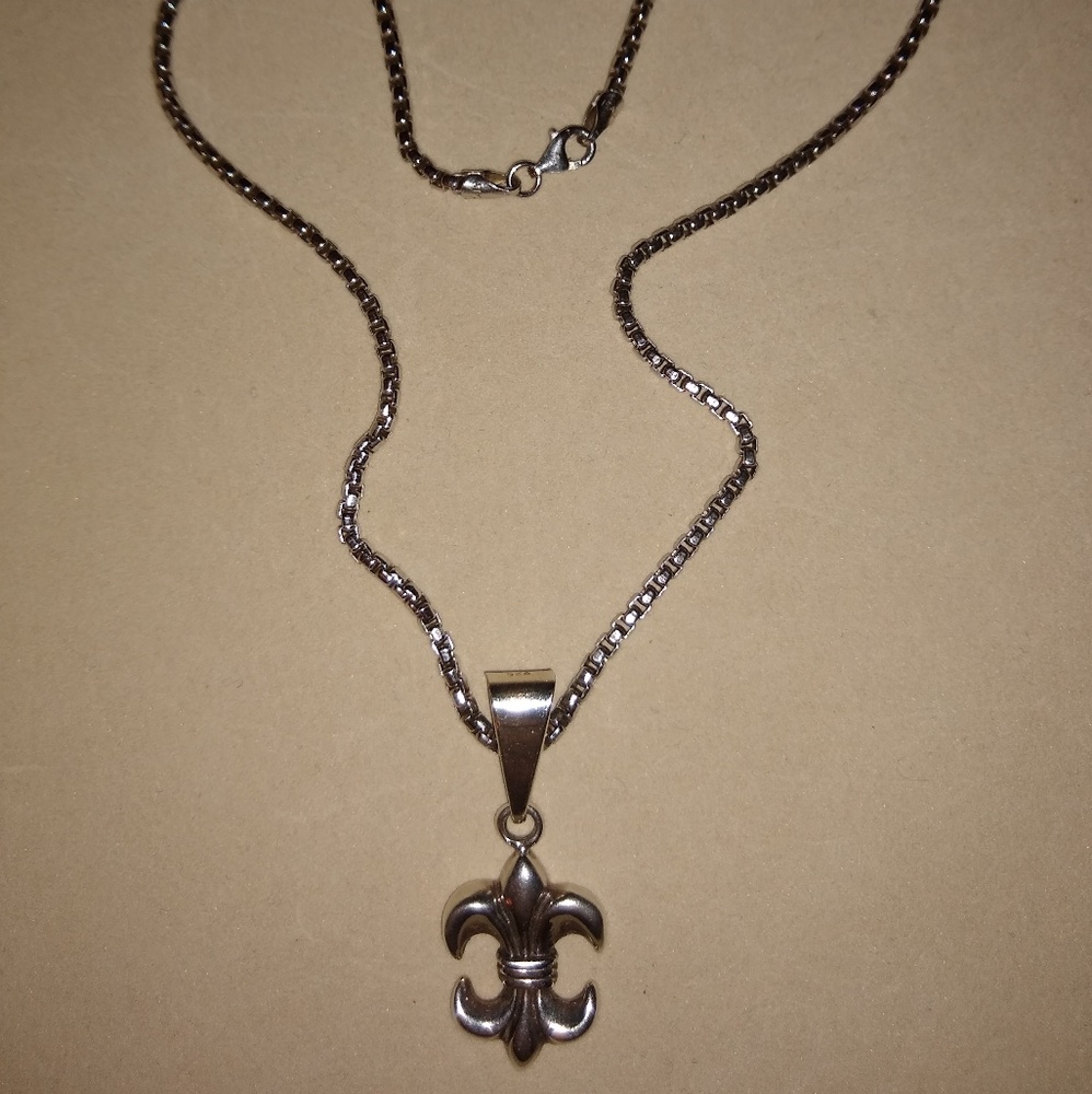 925 Silver Fleur di lis pendent